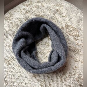 Cashmere neck scarf